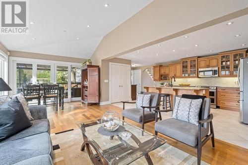 47 Dawson Crescent, Halton Hills, ON - Indoor Photo Showing Living Room