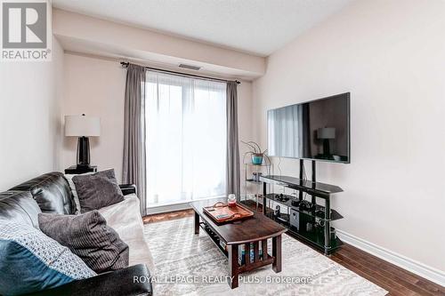 715 - 385 Prince Of Wales Drive, Mississauga, ON - Indoor Photo Showing Living Room