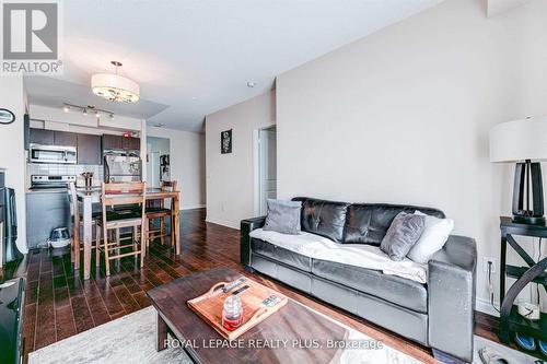 715 - 385 Prince Of Wales Drive, Mississauga, ON - Indoor Photo Showing Living Room