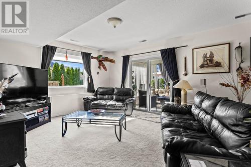 1270 Vista Heights Drive, Ashcroft, BC - Indoor Photo Showing Living Room