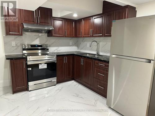 11 Cresswell Drive, Brampton, ON - Indoor Photo Showing Kitchen