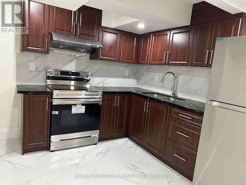 11 Cresswell Drive, Brampton, ON - Indoor Photo Showing Kitchen