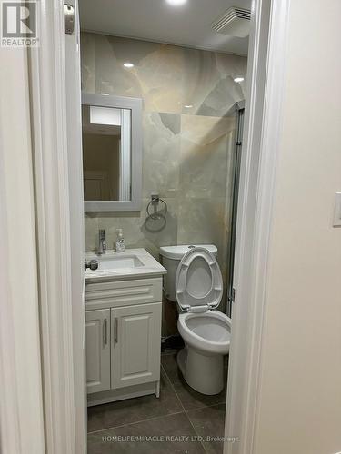 11 Cresswell Drive, Brampton, ON - Indoor Photo Showing Bathroom