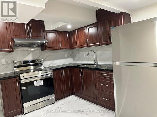 11 Cresswell Drive, Brampton, ON - Indoor Photo Showing Kitchen