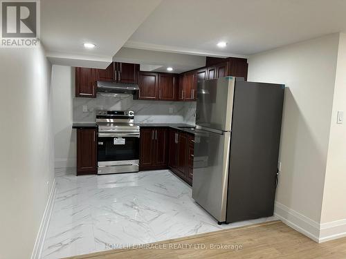 11 Cresswell Drive, Brampton, ON - Indoor Photo Showing Kitchen