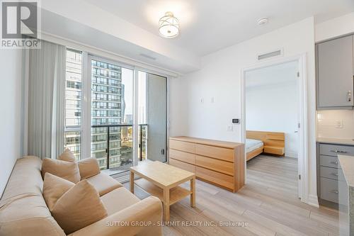 1510 - 36 Elm Drive, Mississauga, ON - Indoor Photo Showing Living Room