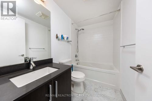 3203 - 2212 Lake Shore Boulevard W, Toronto, ON - Indoor Photo Showing Bathroom