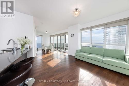 3203 - 2212 Lake Shore Boulevard W, Toronto, ON - Indoor Photo Showing Living Room