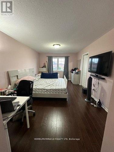 590 Lott Crescent N, Milton, ON - Indoor Photo Showing Bedroom