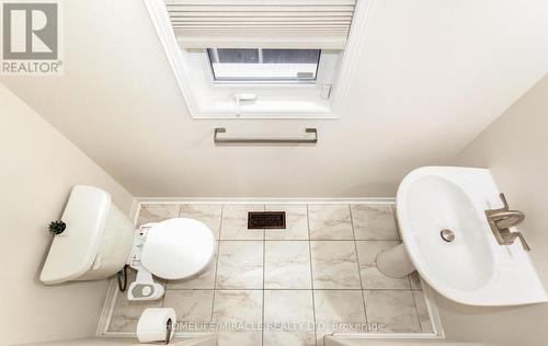 590 Lott Crescent N, Milton, ON - Indoor Photo Showing Bathroom