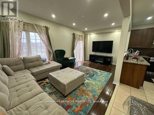 590 Lott Crescent N, Milton, ON - Indoor Photo Showing Living Room