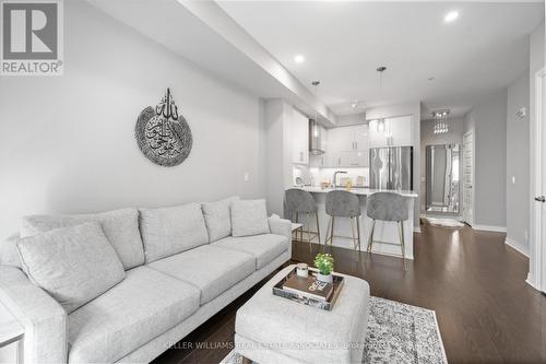 226 - 128 Grovewood Common, Oakville, ON - Indoor Photo Showing Living Room