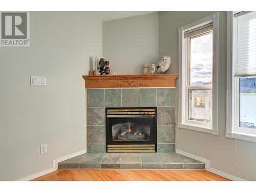 41 Kestrel Place, Vernon, BC - Indoor Photo Showing Living Room With Fireplace