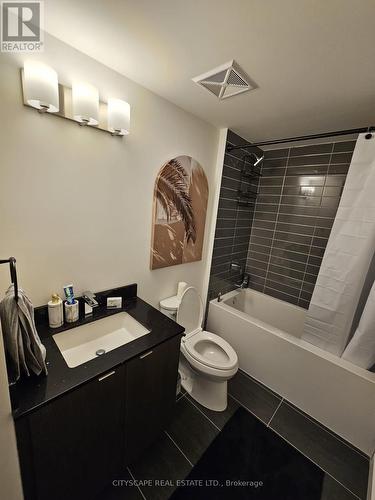 605 - 859 The Queensway, Toronto, ON - Indoor Photo Showing Bathroom