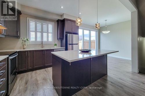 895 Ash Gate, Milton, ON - Indoor Photo Showing Kitchen With Upgraded Kitchen