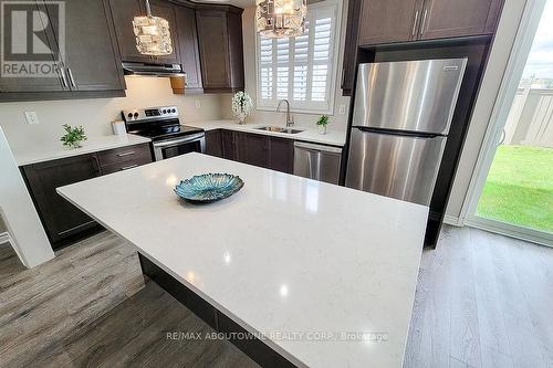 895 Ash Gate, Milton, ON - Indoor Photo Showing Kitchen With Double Sink With Upgraded Kitchen