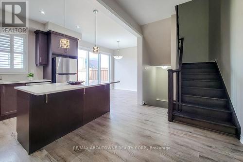 895 Ash Gate, Milton, ON - Indoor Photo Showing Kitchen With Upgraded Kitchen