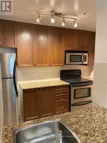 12 - 78 Carr Street, Toronto, ON - Indoor Photo Showing Kitchen