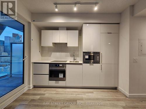 2013 - 230 Simcoe Street, Toronto, ON - Indoor Photo Showing Kitchen