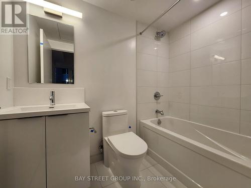 2013 - 230 Simcoe Street, Toronto, ON - Indoor Photo Showing Bathroom