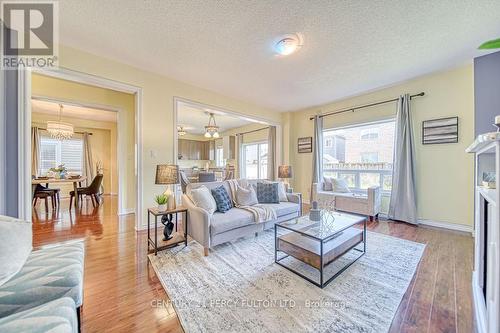 710 Halbert Drive, Shelburne, ON - Indoor Photo Showing Living Room