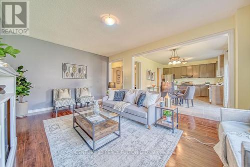 710 Halbert Drive, Shelburne, ON - Indoor Photo Showing Living Room