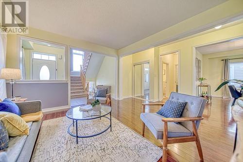 710 Halbert Drive, Shelburne, ON - Indoor Photo Showing Living Room