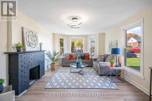 5782 Byng Avenue, Niagara Falls, ON - Indoor Photo Showing Living Room With Fireplace