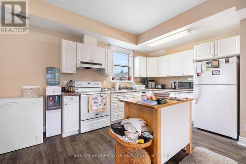 750 Albert Street, Oshawa, ON - Indoor Photo Showing Kitchen