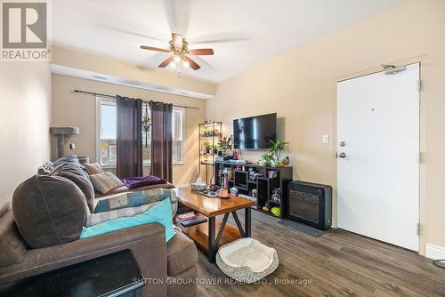 750 Albert Street, Oshawa, ON - Indoor Photo Showing Living Room