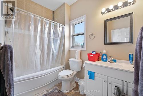 750 Albert Street, Oshawa, ON - Indoor Photo Showing Bathroom