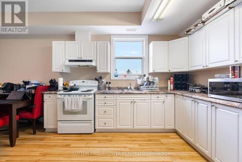 750 Albert Street, Oshawa, ON - Indoor Photo Showing Kitchen