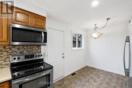 261 Kensington Crescent, Oshawa, ON - Indoor Photo Showing Kitchen