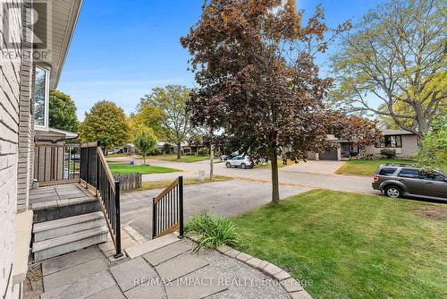 261 Kensington Crescent, Oshawa, ON - Outdoor