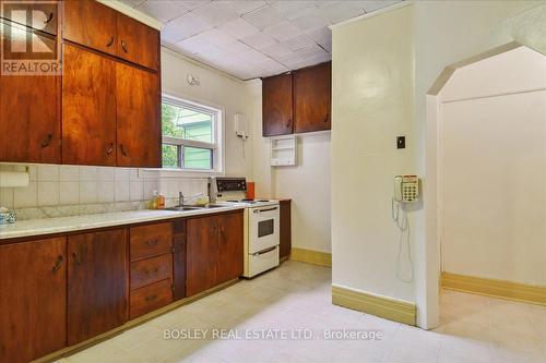 1261 Gerrard Street E, Toronto, ON - Indoor Photo Showing Kitchen With Double Sink