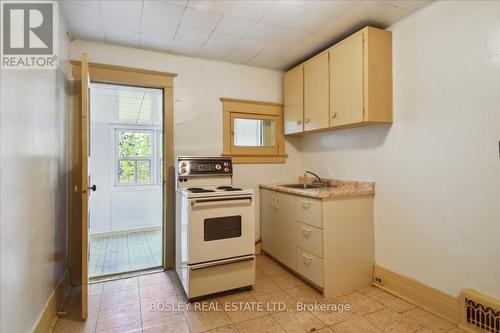 1261 Gerrard Street E, Toronto, ON - Indoor Photo Showing Kitchen