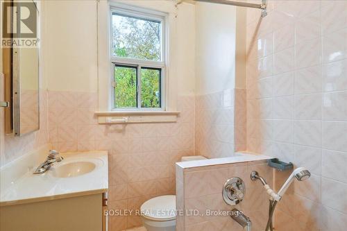 1261 Gerrard Street E, Toronto, ON - Indoor Photo Showing Bathroom