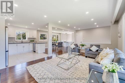 55 Regency Square, Toronto, ON - Indoor Photo Showing Living Room