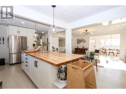 1544 94 Avenue, Dawson Creek, BC - Indoor Photo Showing Kitchen