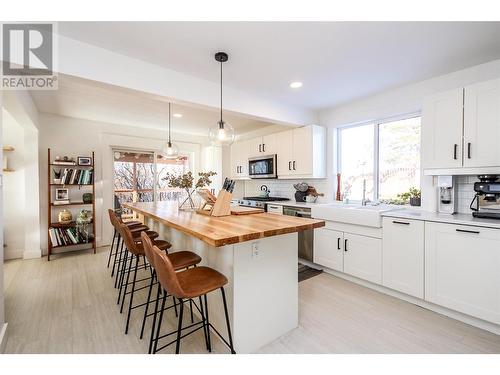 1544 94 Avenue, Dawson Creek, BC - Indoor Photo Showing Kitchen