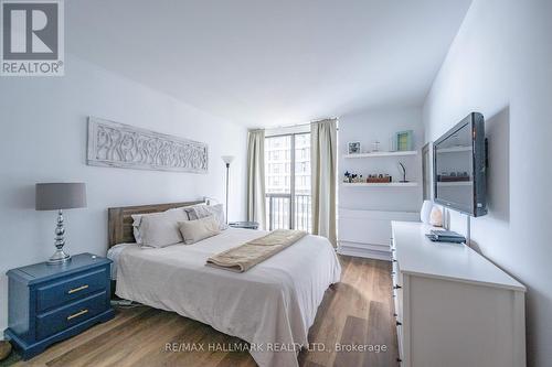 2007 - 33 Harbour Square, Toronto, ON - Indoor Photo Showing Bedroom