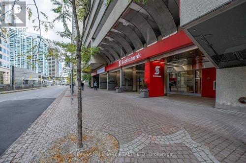 2007 - 33 Harbour Square, Toronto, ON - Outdoor