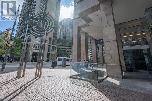 2007 - 33 Harbour Square, Toronto, ON - Outdoor