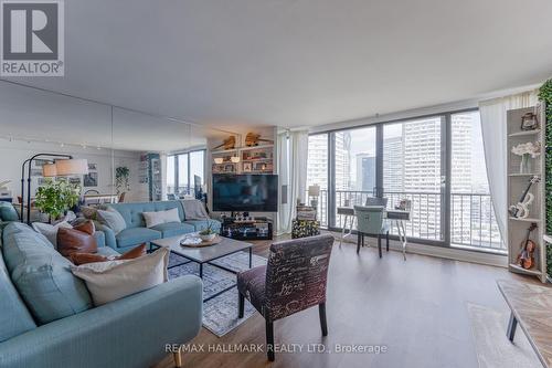 2007 - 33 Harbour Square, Toronto, ON - Indoor Photo Showing Living Room