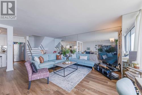 2007 - 33 Harbour Square, Toronto, ON - Indoor Photo Showing Living Room