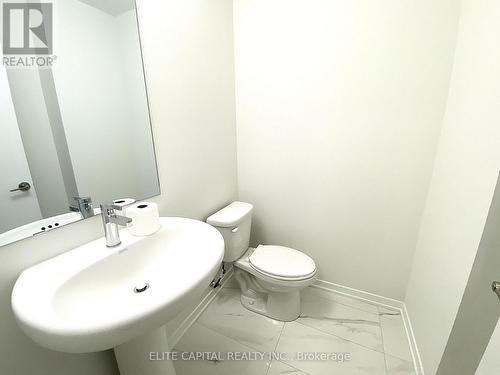 Th 332 - 100 Honeycrisp Crescent, Vaughan, ON - Indoor Photo Showing Bathroom