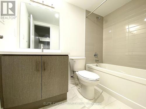 Th 332 - 100 Honeycrisp Crescent, Vaughan, ON - Indoor Photo Showing Bathroom