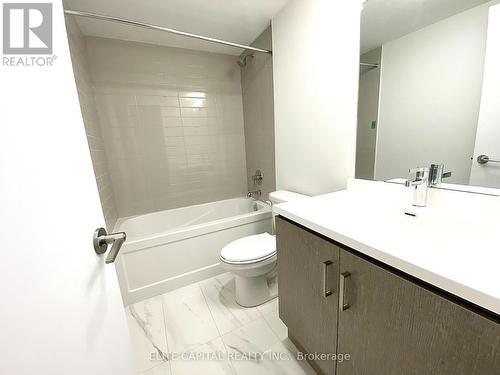 Th 332 - 100 Honeycrisp Crescent, Vaughan, ON - Indoor Photo Showing Bathroom