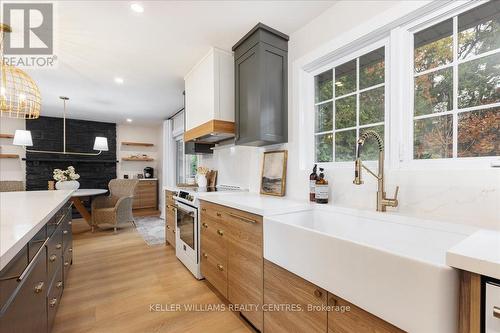 27 Broadview Avenue, Georgina, ON - Indoor Photo Showing Kitchen