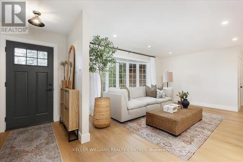 27 Broadview Avenue, Georgina, ON - Indoor Photo Showing Living Room